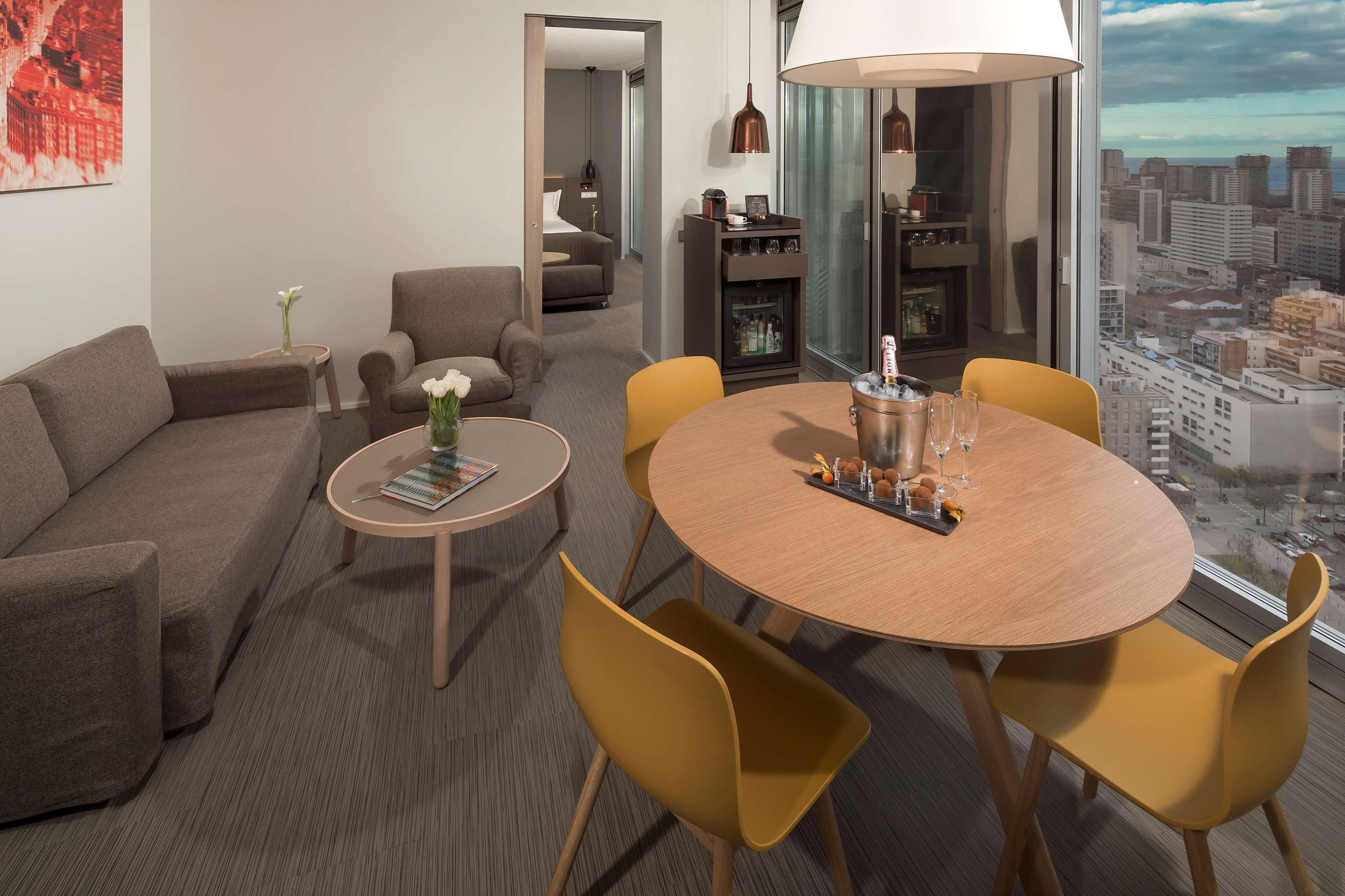 Готель Melia Barcelona Sky 4* Sup Екстер'єр фото