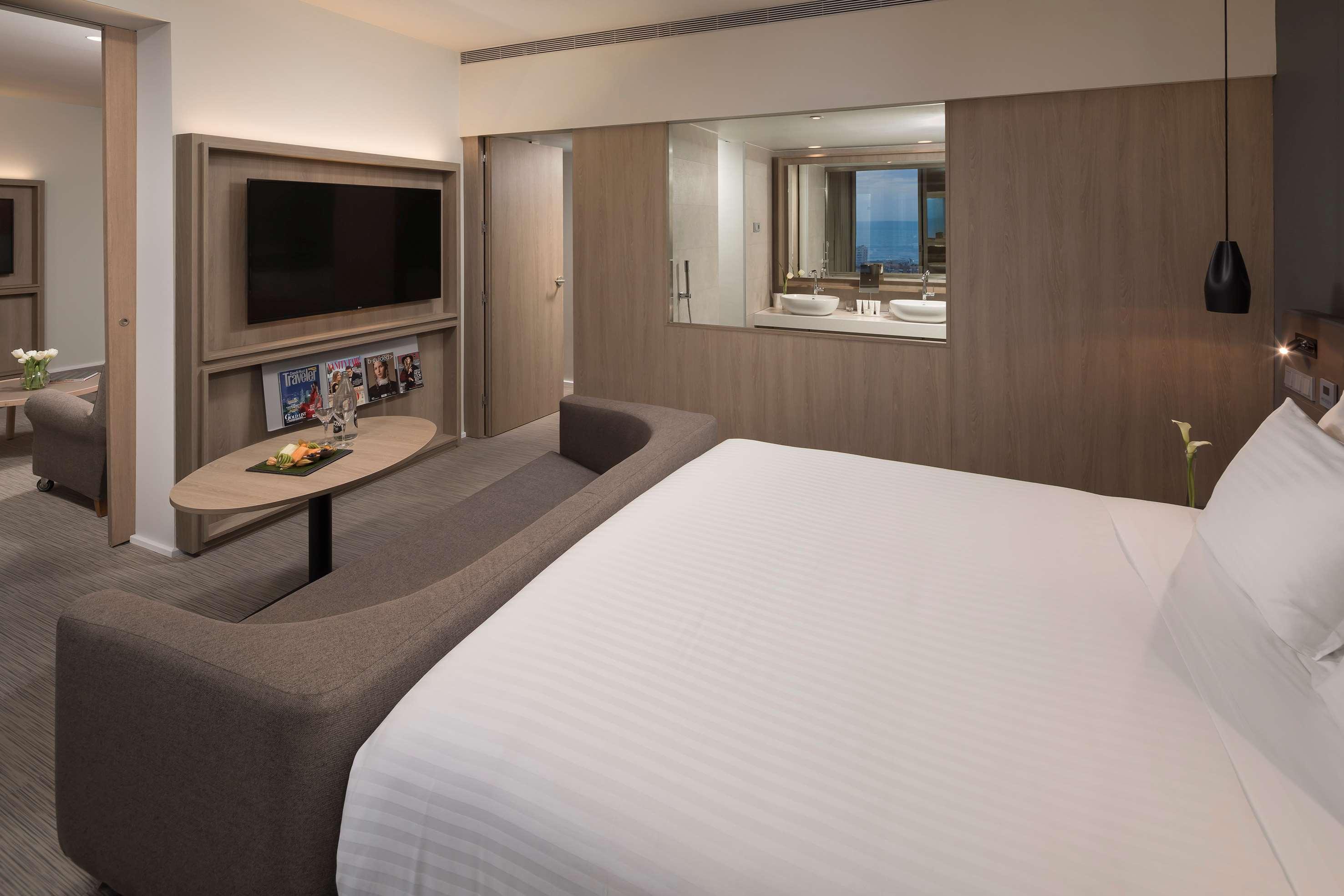 Готель Melia Barcelona Sky 4* Sup Екстер'єр фото